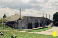 Artilleriebunker voor drie houwitsers 10cm bij tvrz Dobrošov (foto 1999)